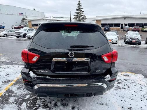 2018 Nissan Pathfinder S