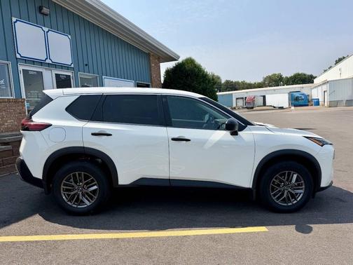 Glacier White 2022 Nissan Rogue S