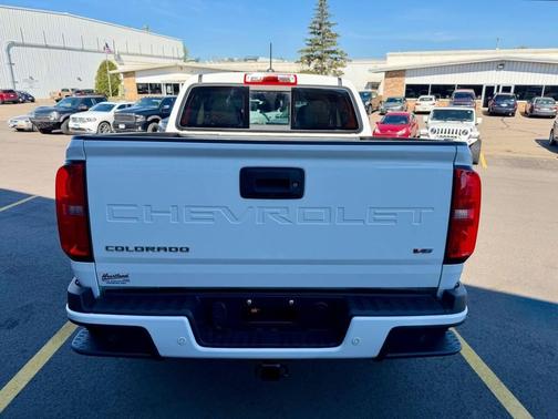 Summit White 2022 Chevrolet Colorado LT