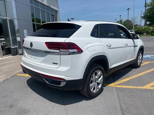 Photo 3 of 19 of 2020 Volkswagen Atlas Cross Sport 2.0T S
