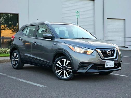Grey 2019 Nissan Kicks SV