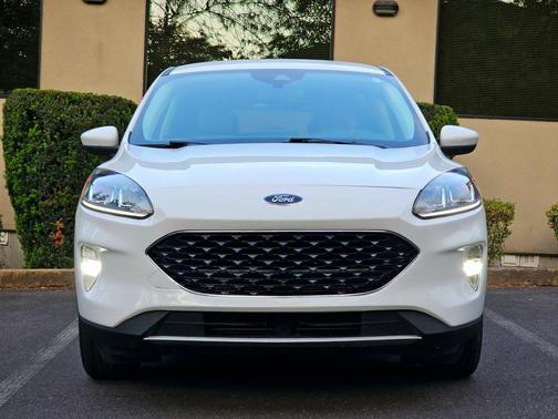 White 2022 Ford Escape SEL