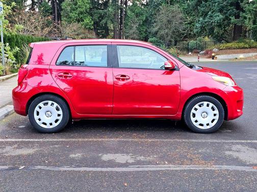 2011 Scion xD Hatchback 4D