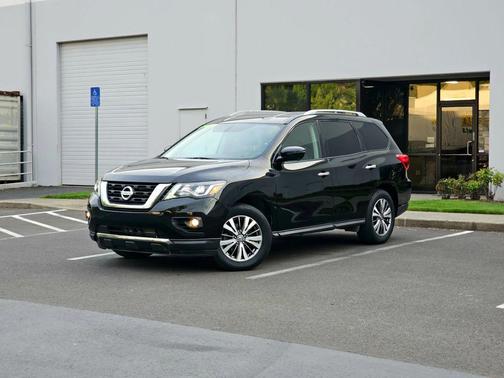 Magnetic Black Pearl 2020 Nissan Pathfinder SL 4WD