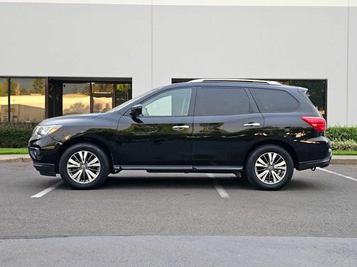 Magnetic Black Pearl 2020 Nissan Pathfinder SL 4WD