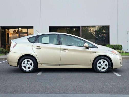 Gold 2011 Toyota Prius II
