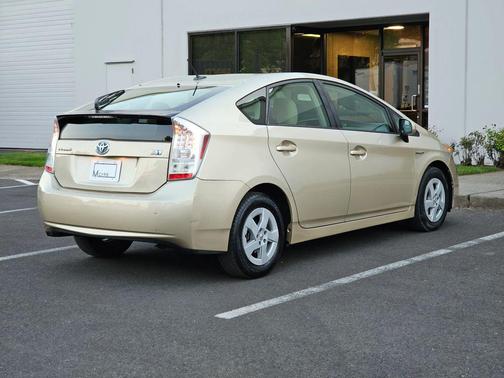 Gold 2011 Toyota Prius II