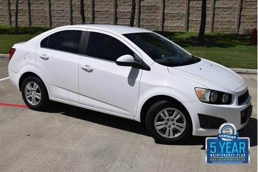 Summit White 2016 Chevrolet Sonic LT