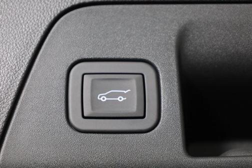 Iridescent White Tricoat 2026 Buick Envision Avenir AWD