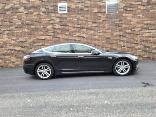 2016 Tesla Model S 85D