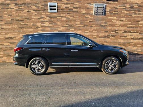 2017 INFINITI QX60 Base