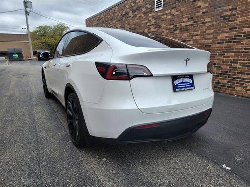 2022 Tesla Model Y Long Range Dual Motor All-Wheel Drive