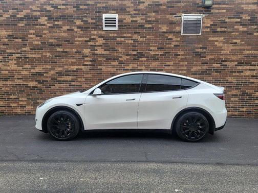 2022 Tesla Model Y Long Range Dual Motor All-Wheel Drive