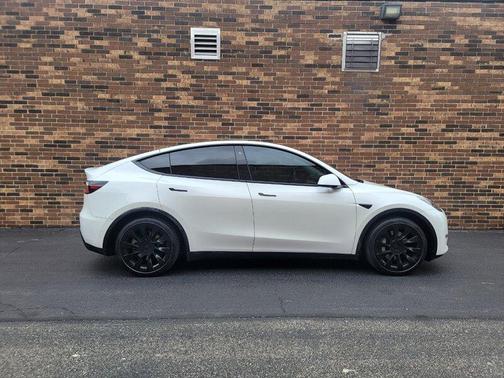 2022 Tesla Model Y Long Range Dual Motor All-Wheel Drive