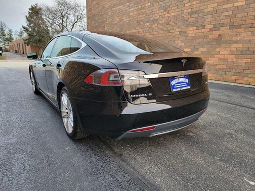 2016 Tesla Model S 70D