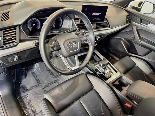 Glacier White Metallic 2025 Audi Q5 45 S line quattro Premium