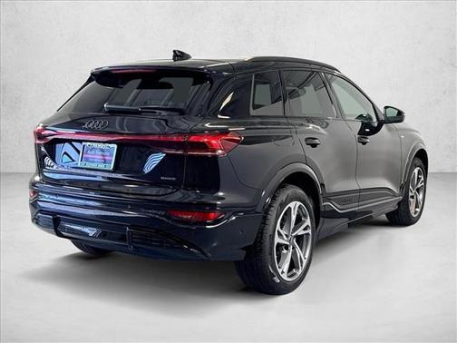 Mythos Black Metallic 2027 Audi Q6 e-tron Premium Plus