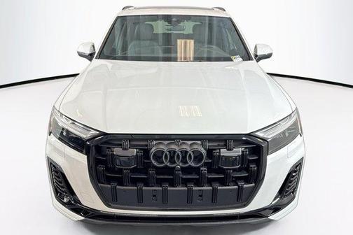 Glacier White Metallic 2026 Audi Q7