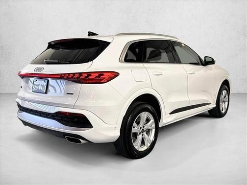 Arkona White 2025 Audi Q5 2.0T quattro Premium