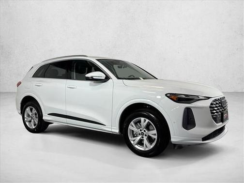 Glacier White Metallic 2026 Audi Q5