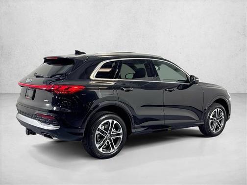 Mythos Black Metallic 2026 Audi Q5