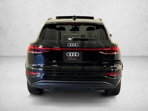 Mythos Black Metallic 2027 Audi Q6 e-tron Premium
