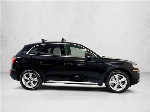 Mythos Black Metallic 2020 Audi Q5 45 Premium