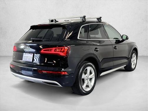 Mythos Black Metallic 2020 Audi Q5 45 Premium