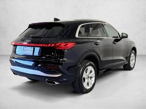 Mythos Black Metallic 2025 Audi Q5 2.0T quattro Premium