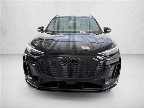 Mythos Black Metallic 2027 Audi Q6 e-tron Premium Plus