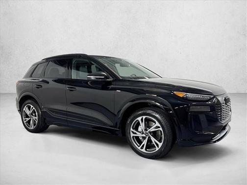 Mythos Black Metallic 2027 Audi Q6 e-tron Premium Plus