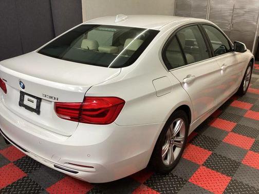 2017 BMW 330 i xDrive