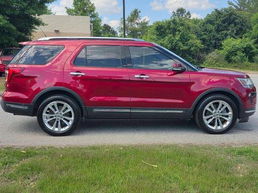 Red 2018 Ford Explorer Limited