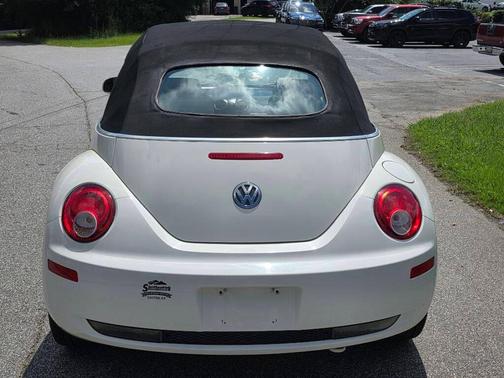 White 2007 Volkswagen New Beetle Triple White