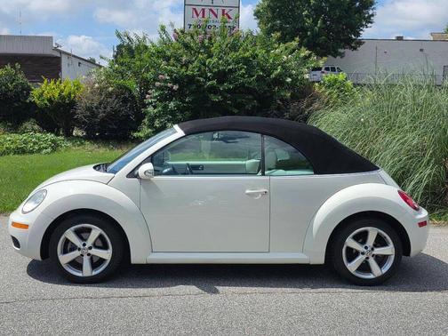 White 2007 Volkswagen New Beetle Triple White
