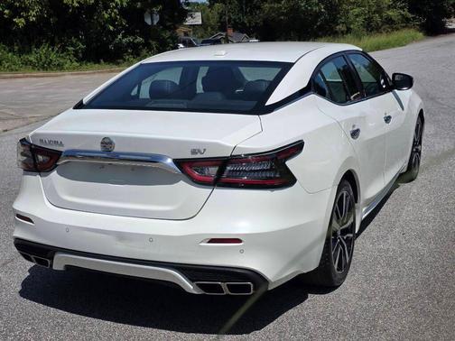 White 2021 Nissan Maxima SV