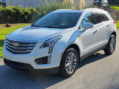 White 2018 Cadillac XT5 Luxury