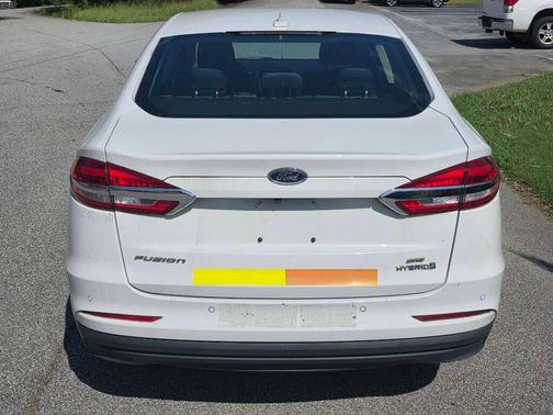 White 2019 Ford Fusion Hybrid SE