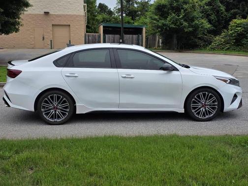 White 2022 Kia Forte GT