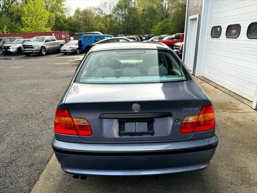 2004 BMW 325 325i Sedan