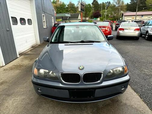 2004 BMW 325 325i Sedan