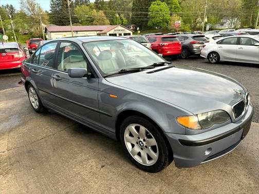2004 BMW 325 325i Sedan