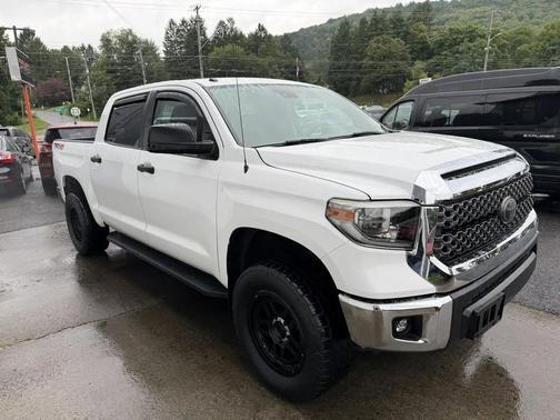 Super White 2018 Toyota Tundra SR5