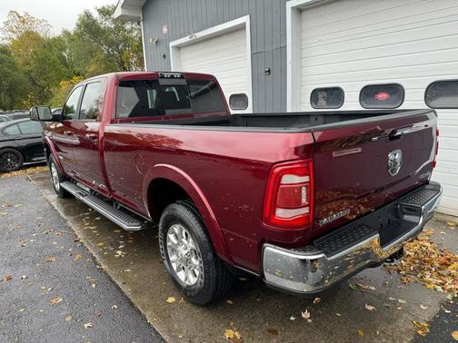 2020 RAM 3500 Laramie Crew Cab 4x4 8' Box