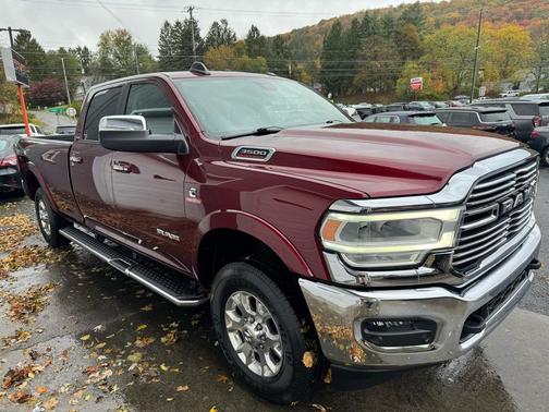 2020 RAM 3500 Laramie Crew Cab 4x4 8' Box
