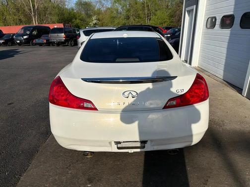 Moonlight White 2010 INFINITI G37 Base