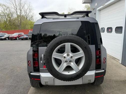 Eiger Gray Metallic 2020 Land Rover Defender 110 SE