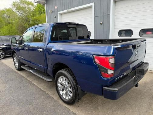 Deep Blue Pearl 2021 Nissan Titan SL