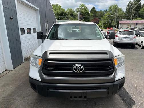 Super White 2017 Toyota Tundra SR