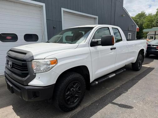 Super White 2017 Toyota Tundra SR